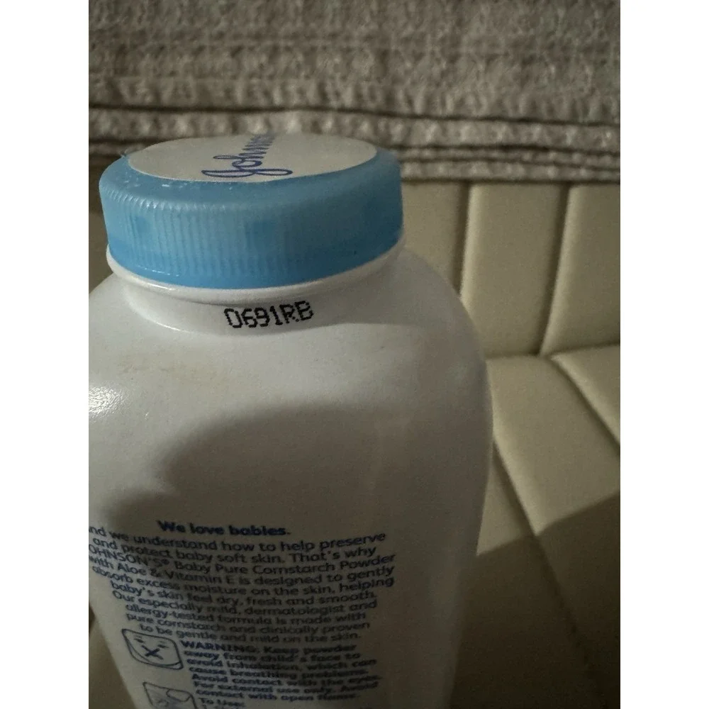 Johnson's Baby Powder Aloe & Vitamin E 15 oz Pure Cornstarch Vtg